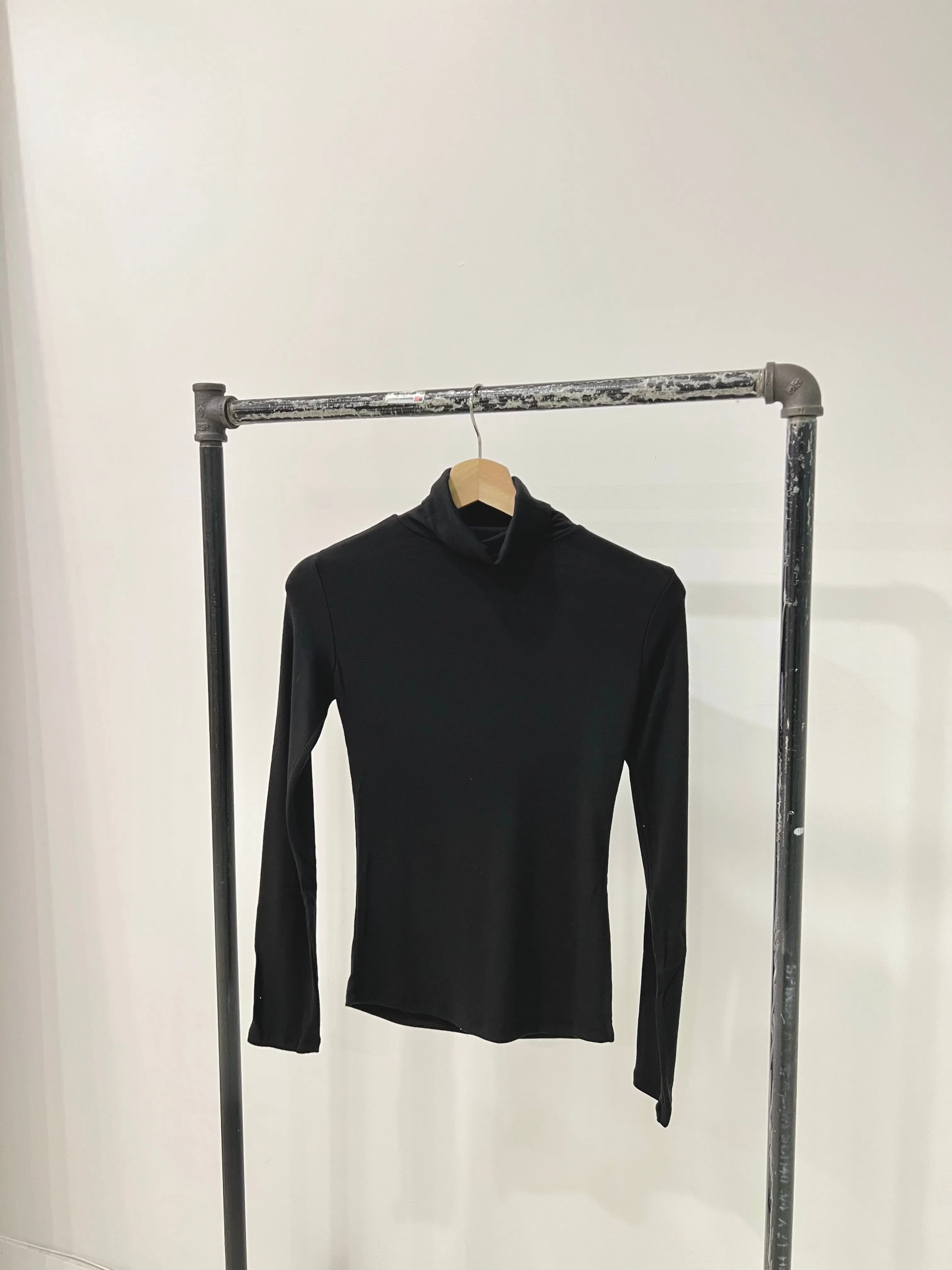 MOCHI Basic turtle neck top