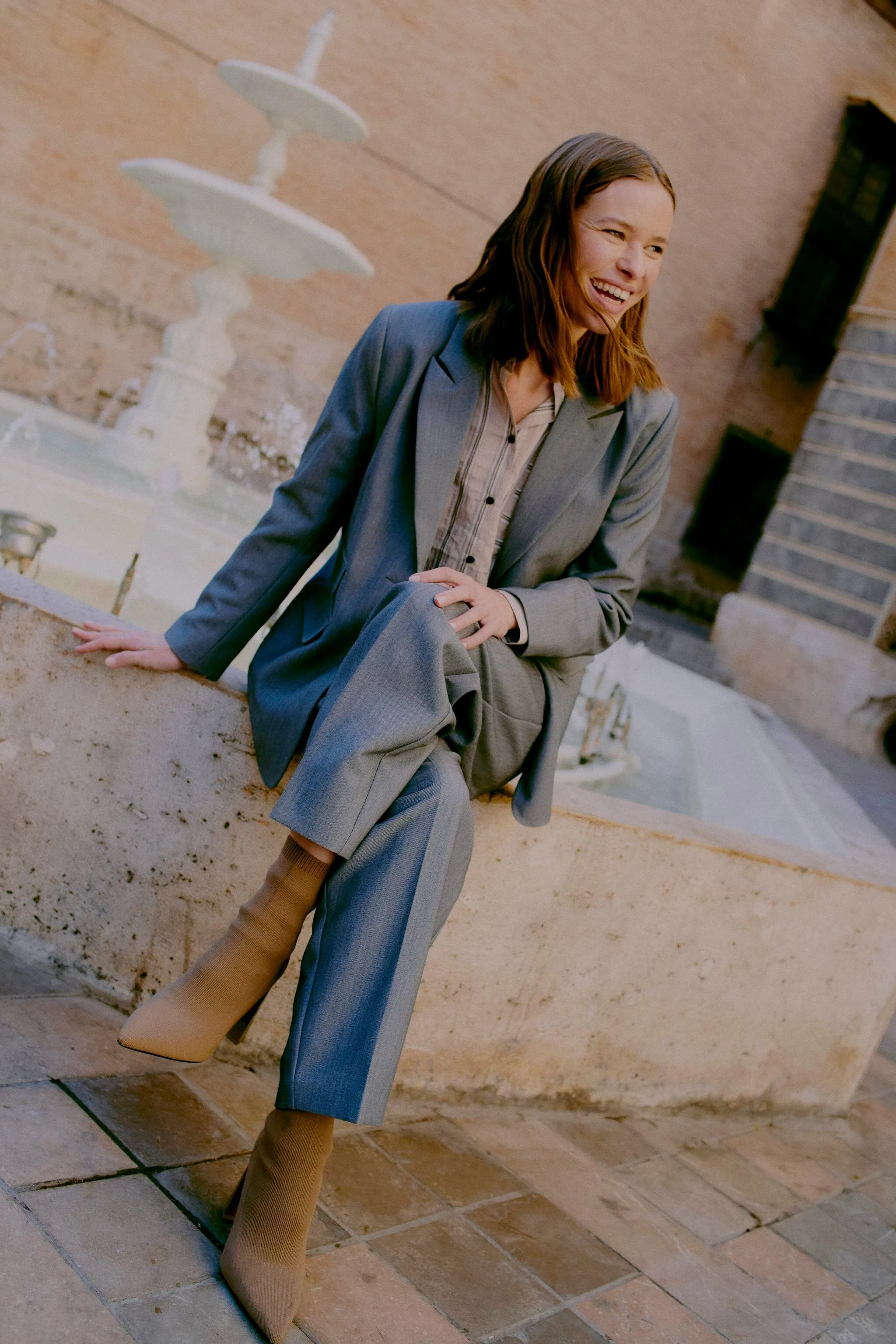 RELAXED FIT GREY BLAZER